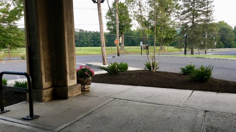 2Butlers Pantry Trackside Outside