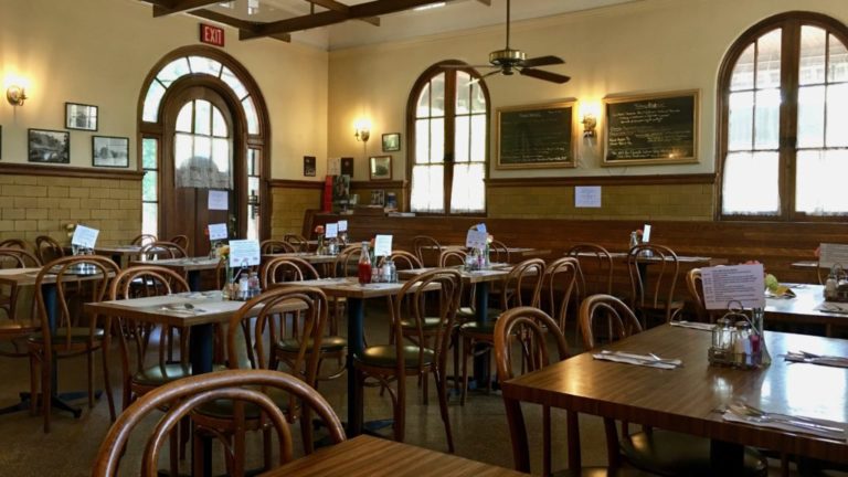 7Butlers Pantry Trackside Inside